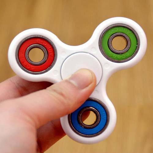 人気な指間ジャイロ　指先ジャイロ三角　減圧指間こま玩具　ハンドスピナー 指スピナー HAND SPINNER
大人 子供 大満足